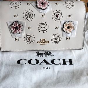 Beautiful brand new Coach purse w flower detail!